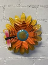 Metalen bloem wanddecoratie - Geel + Oranje + blauw + libelle - Dia 30 cm - Voor binnen en buiten - Wanddecoratie