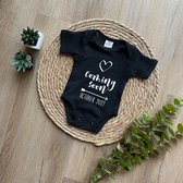 Zwart rompertje voor baby met tekst - Kleine Deugniet - Maat 56 - Kraamcadeau - Romper - Babyshower - Zwanger - Pregnant