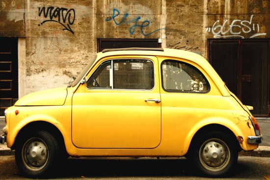 Dibond - Auto / Fiat 500 - Geel / zwart / buin - 120 x 180 cm.