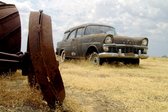 Dibond - Auto - Oldtimer - Urbex wagen in bruin / beige  / zwart - 120 x 180 cm.