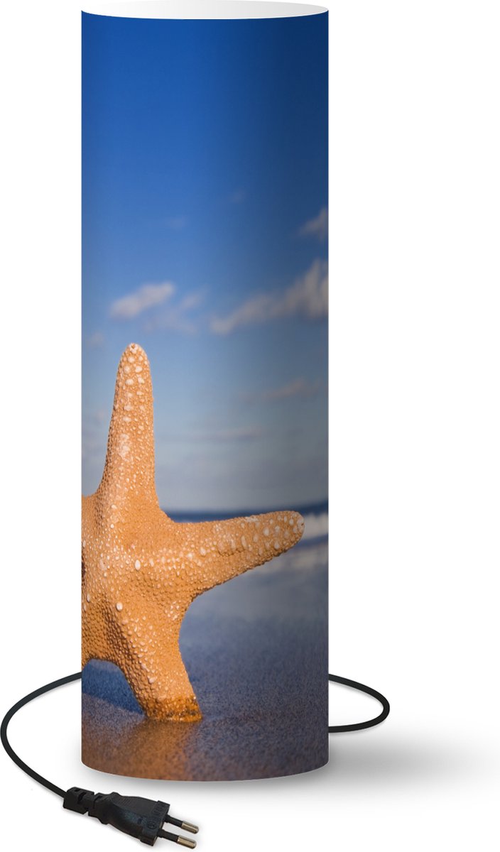 Lamp - Nachtlampje - Tafellamp slaapkamer - Zeester - Oranje - Zand - 70 cm hoog - Ø22.3 cm - Inclusief LED lamp