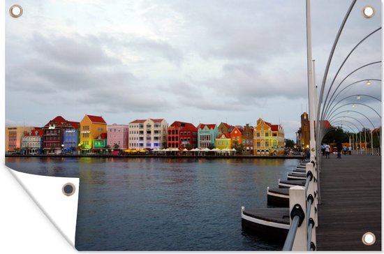 Tuinposters buiten Brug met uitzicht op de stad Willemstad, Curaçao - 90x60 cm - Tuindoek - Buitenposter
