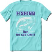 Fishing Has No Age Limit - Vissen T-Shirt | Paars | Grappig Verjaardag Vis Hobby Cadeau Shirt | Dames - Heren - Unisex | Tshirt Hengelsport Kleding Kado - Licht Blauw - L