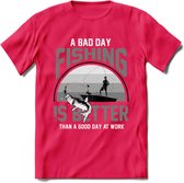 A Bad Day Fishing - Vissen T-Shirt | Grijs | Grappig Verjaardag Vis Hobby Cadeau Shirt | Dames - Heren - Unisex | Tshirt Hengelsport Kleding Kado - Roze - XL