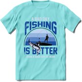 A Bad Day Fishing - Vissen T-Shirt | Blauw | Grappig Verjaardag Vis Hobby Cadeau Shirt | Dames - Heren - Unisex | Tshirt Hengelsport Kleding Kado - Licht Blauw - S