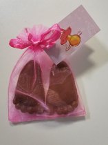 25 paar roze chocolade babyvoetjes met muisjes in organza zakje voor babyshower of geboorte