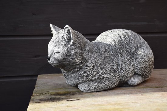 Chat couché, statue de jardin, 35 cm de long