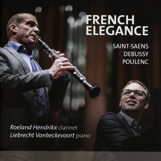 Een man speelt klarinet, met een bril en een bril met piano-keyboard ernaast. De tekst 'FRENCH ELEGANCE' staat groot bovenin.
