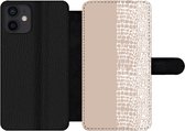 Bookcase Geschikt voor iPhone 12 telefoonhoesje - Slang - Design - Roze - Met vakjes - Wallet case met magneetsluiting