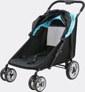 Zwarte hondenbuggy met lichtblauwe accenten, de kap is deels open met een gaasvenster.