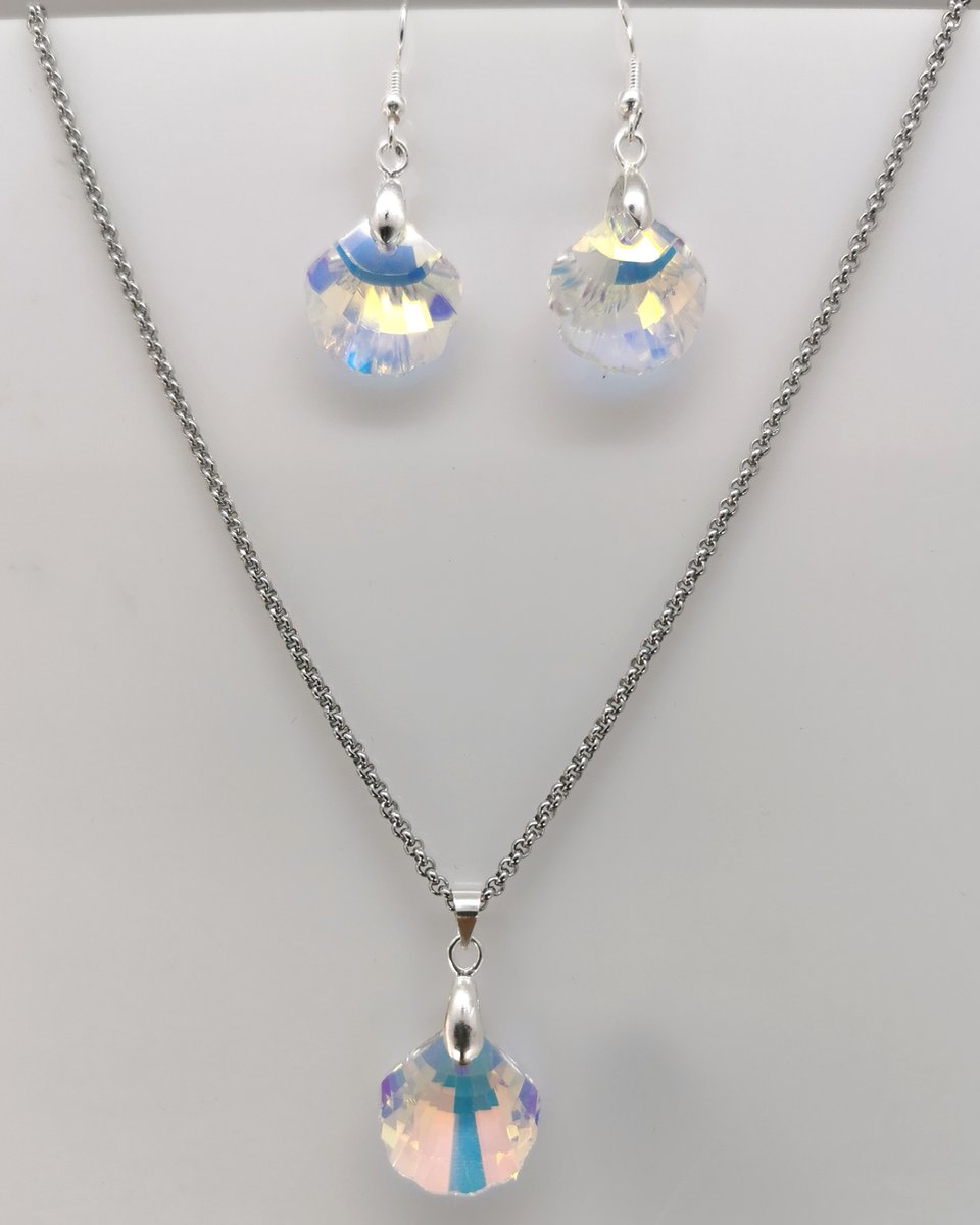 Setje - ketting met oorbellen - van fonkelende facet geslepen glas kristal schelpje.