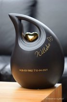 Crematie-as Urn met uw gewenste naam, datums én vlinder- Keramiek Urn Groot Zwart met metalen gouden metallic hartje, inhoud 3,80 liter, lengte 28 cm, urn voor mens, urn voor dier, hond,kat,poes-herinnerings beeld