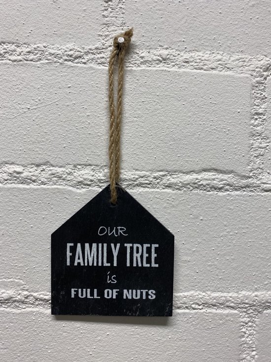 Deco leisteen met ophangkoordje - huis - Our family tree is full of nuts - 10x9cm - Woonaccessoires
