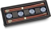 Setje chopsticks, eetstokjes, sushi servies, bestaande uit 4 setjes eetstokjes van hout 4 stuks 22,5 cm lang plus 4 eetstokjes onderlegger sushi gift set in cadeau doosje.