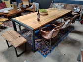 Houten Tuintafel - Afmetingen: 200 x 100 x 76 cm - Hardhout - Buitentafel Terrastafel Tuinmeubel Hout Staal