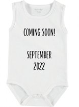 Baby Rompertje met tekst 'Coming soon september 2022' | mouwloos l | wit zwart | maat 50-56 | cadeau | Kraamcadeau | Kraamkado