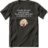 Je kunt het niet aan hem zien T-Shirt | Grappig Abraham 50 Jaar Verjaardag Kleding Cadeau | Dames – Heren - Donker Grijs - 3XL