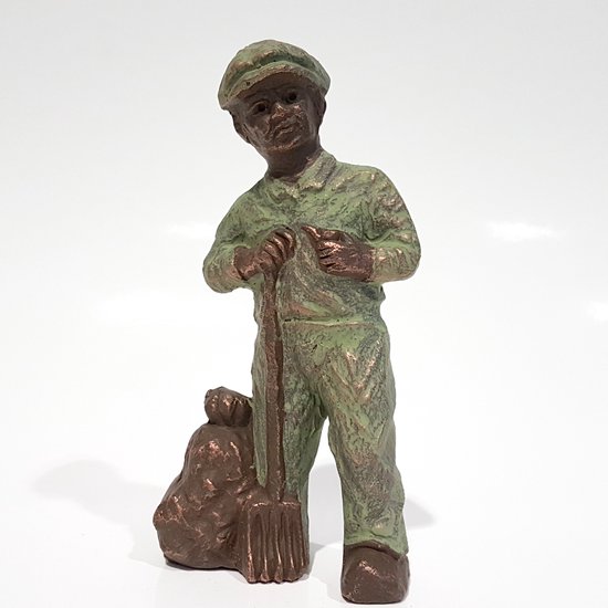 Geert Kunen / Skulptuur / Beeld / Man / Boer met pijp - bruin / groen - 10 x 6 x 20 cm hoog.