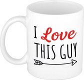 I love this guy cadeau koffiemok / theebeker wit met Cupido pijl - Valentijnsdag - valentijn cadeautje voor hem