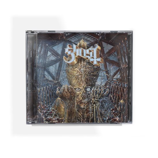 CD-hoes met het Ghost-logo en een gouden beeld van een popfiguur met skeletachtige handen.
