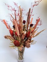 Een exclusieve grote boeket droogbloemen met drie soorten protea bloemen  /  mixed colour / 80cm / stylvol en luxe/ eyecatching/bouquet from dried flowers / gedroogde bloemen  / woonaccessoir