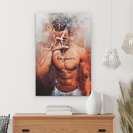Canvas schilderij van XXXTentacion hangend boven een dressoir, met decoratieve lampen.
