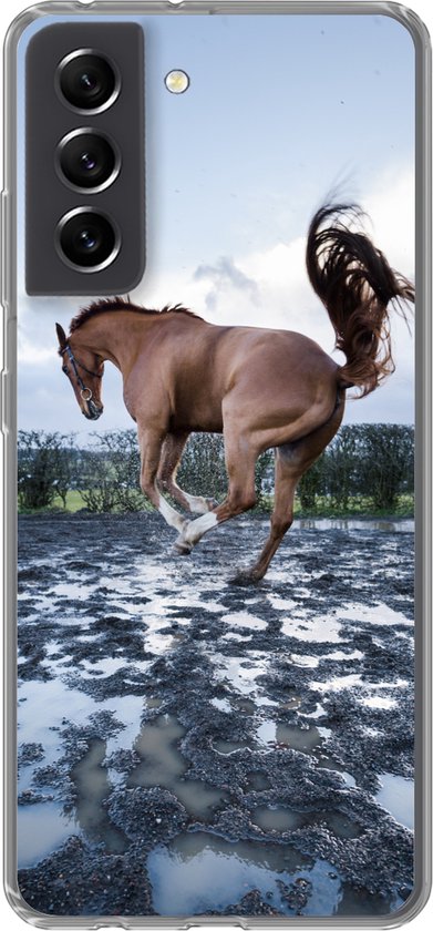 Convient pour la coque Samsung Galaxy S21 FE - Cheval qui se bat dans les flaques d'eau - Étui de téléphone en Siliconen