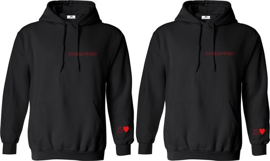 Hoodie zwart koppel set-valentijns dag cadeau met de verkerings datum of trouwdatum in romeinse cijfer en initialen-man-vrouw-Maat M