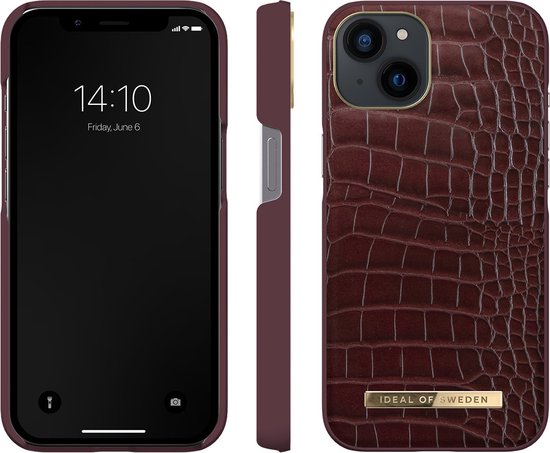 iPhone 13 avec coque en cuir crocodile rouge foncé, vue avant, latérale et arrière.
