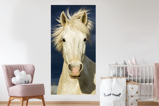 Muurstickers - Sticker Folie - Paard in Camargue - 80x160 cm - Plakfolie - Muurstickers Kinderkamer - Zelfklevend Behang - Zelfklevend behangpapier - Stickerfolie