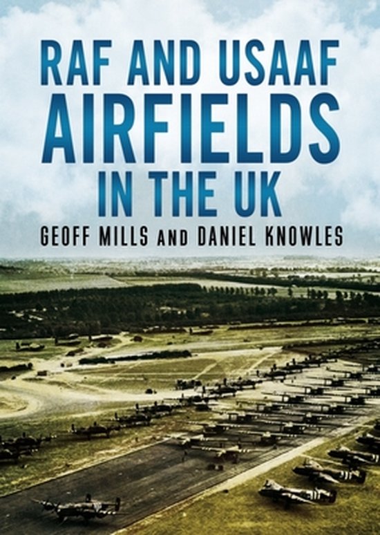 Boekomslag met de titel 'RAF AND USAAF AIRFIELDS IN THE UK' boven een luchtfoto van een vliegveld met vliegtuigen.