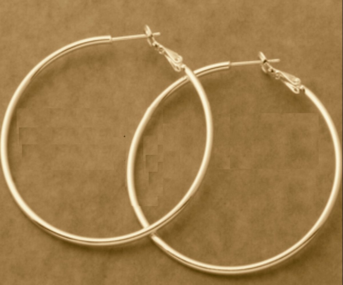 Hetty'S - goudkleurige oorringen - 30 mm - 2 mm breed