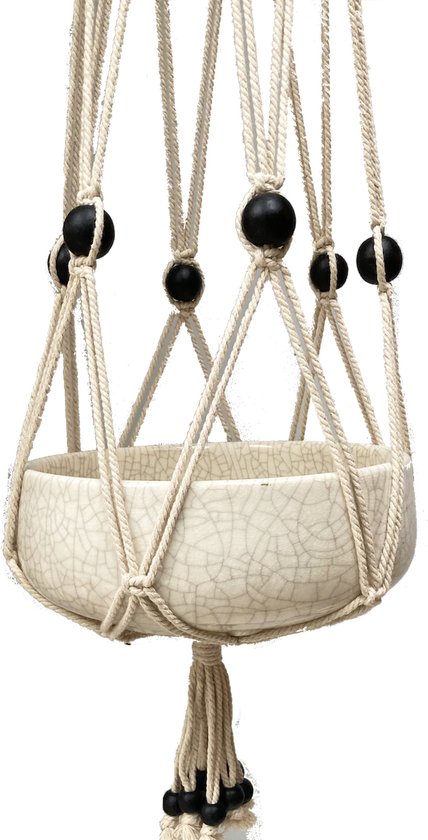 Witte macramé hanger met zwarte houten kralen