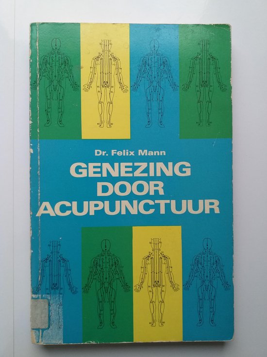 Boek 'Genezing door acupunctuur' met afbeeldingen van het menselijk lichaam en acupunctuurpunten op een blauwe, groene en gele achtergrond.