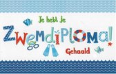 Je hebt je zwemdiploma gehaald! Gefeliciteerd! Een wenskaart met een chloorbril, flippers en leuke vissen. Een dubbele wenskaart inclusief envelop en in folie verpakt.