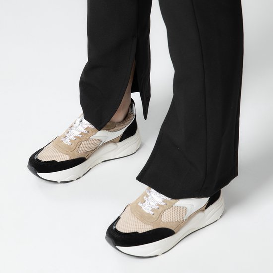 Sacha - Dames - Beige sneakers met zwarte details - Maat 38 | bol