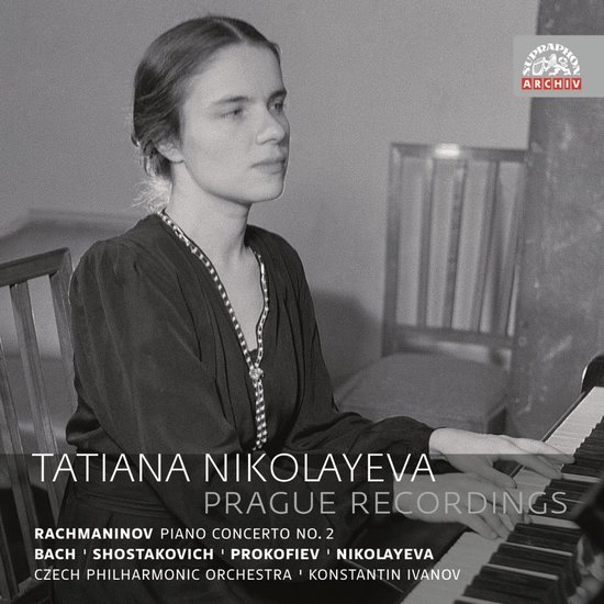 Tatiana Nikolayeva speelt piano tijdens de Prague Recordings. Een 'Supraphon Archiv' logo is zichtbaar.