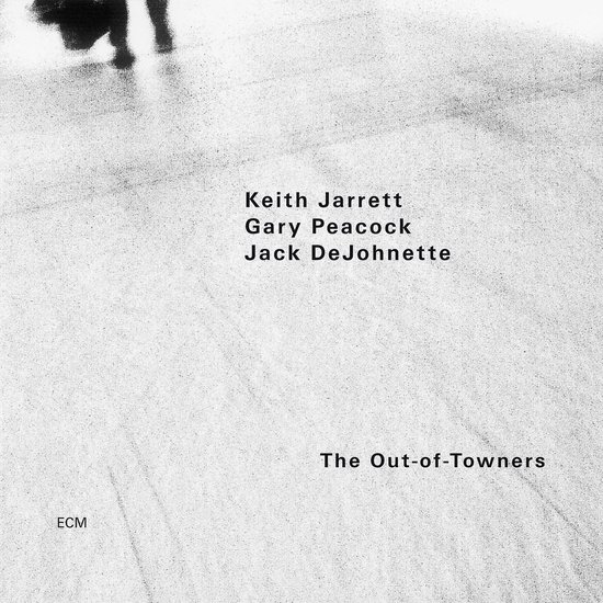 Albumcover van 'The Out-Of-Towners' met Keith Jarrett, Gary Peacock en Jack DeJohnette. ECM logo links.