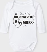 Baby Rompertje met tekst 'Powered by milk 2' | Lange mouw l | wit zwart | maat 62/68 | cadeau | Kraamcadeau | Kraamkado
