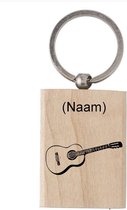 Akyol - Gitaar Sleutelhanger - Gegraveerde sleutelhanger - Cadeau - Muziek sleutelhanger - Gegrafeerde sleutelhanger - Gepersonaliseerd - 6 x 9 CM - Sleutelhanger met naam