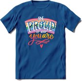 Be Proud Of Who You Are | Pride T-Shirt | Grappig LHBTIQ+ / LGBTQ / Gay / Homo / Lesbi Cadeau Shirt | Dames - Heren - Unisex | Tshirt Kleding Kado | - Donker Blauw - L