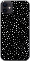 Geschikt voor iPhone 12 mini hoesje - Stippen - Zwart - Wit - Siliconen Telefoonhoesje