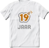 19 Jaar Feest T-Shirt | Goud - Zilver | Grappig Verjaardag Cadeau Shirt | Dames - Heren - Unisex | Tshirt Kleding Kado | - Wit - S