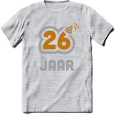 26 Jaar Feest T-Shirt | Goud - Zilver | Grappig Verjaardag Cadeau Shirt | Dames - Heren - Unisex | Tshirt Kleding Kado | - Licht Grijs - Gemaleerd - M