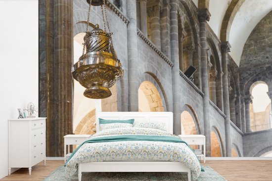 Behang - Fotobehang Gouden Botafumeiro van de kathedraal van Santiago de Compostella - Breedte 330 cm x hoogte 220 cm