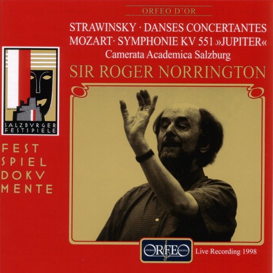 Sir Roger Norrington dirigeert met opgeheven hand, Orfeo D'Or logo.