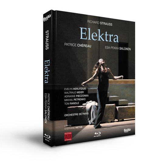 Blu-ray hoes met operafoto: een vrouw in een zwarte top en broek op een podium, met steunen en tekst over Elektra.