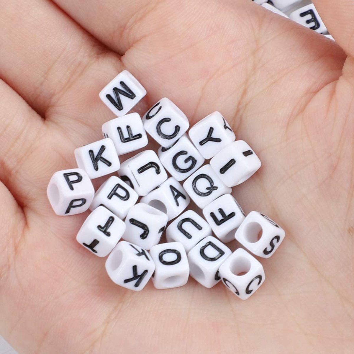 Behave Vierkante Letterkralen Set - Wit met Zwarte Letters - Acryl - Kralen - Alfabet Kralen - 6mm - 390 Stuks — afbeelding 10