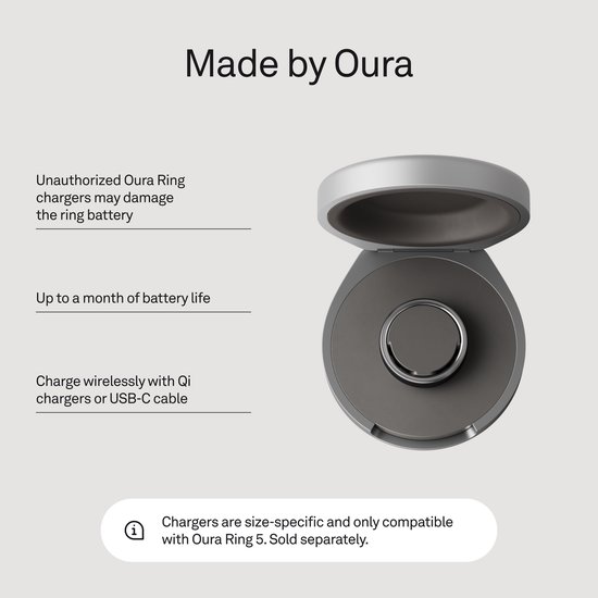 Grijze ronde oplaadcase, geopend, met de tekst "Made by Oura".