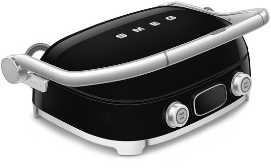 Zwarte gesloten contactgrill met chromen handvat en knoppen.